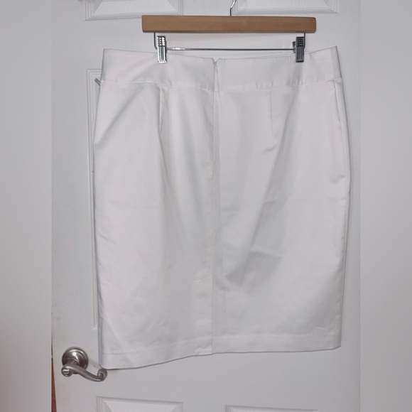 Liz Claiborne Chic White Pencil Skirt for Women NWT 16 - Picture 4 of 4